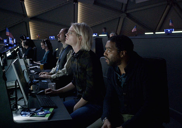 Mackenzie Davis and Chiwetel Ejiofor work the problem back at NASA