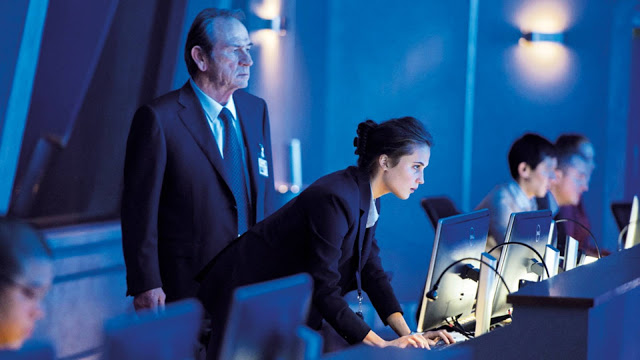 Tommy Lee Jones and Alicia Vikander, looking at monitors. They do that a lot.