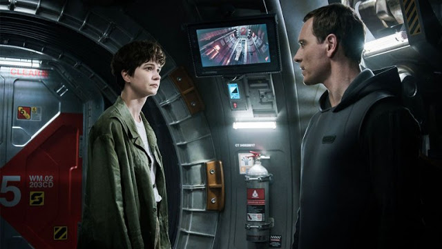 Katherine Waterston and Michael Fassbender in "Alien: Covenant"