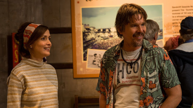 Rose Byrne and Ethan Hawke in "Juliet, Naked"