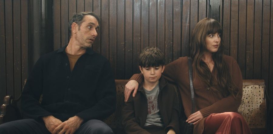 Michael Angelo Covino and Dakota Johnson in Splitsville