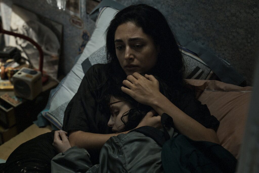 Golshifteh Farahani and Mélissa Boros in Alpha