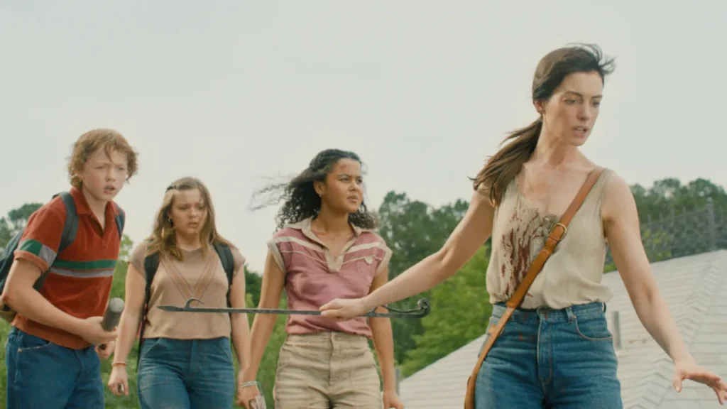 Anne Hathaway, Christian Convery, Maisy Stella, and Jordan Alexa Davis in The End of Oak Street